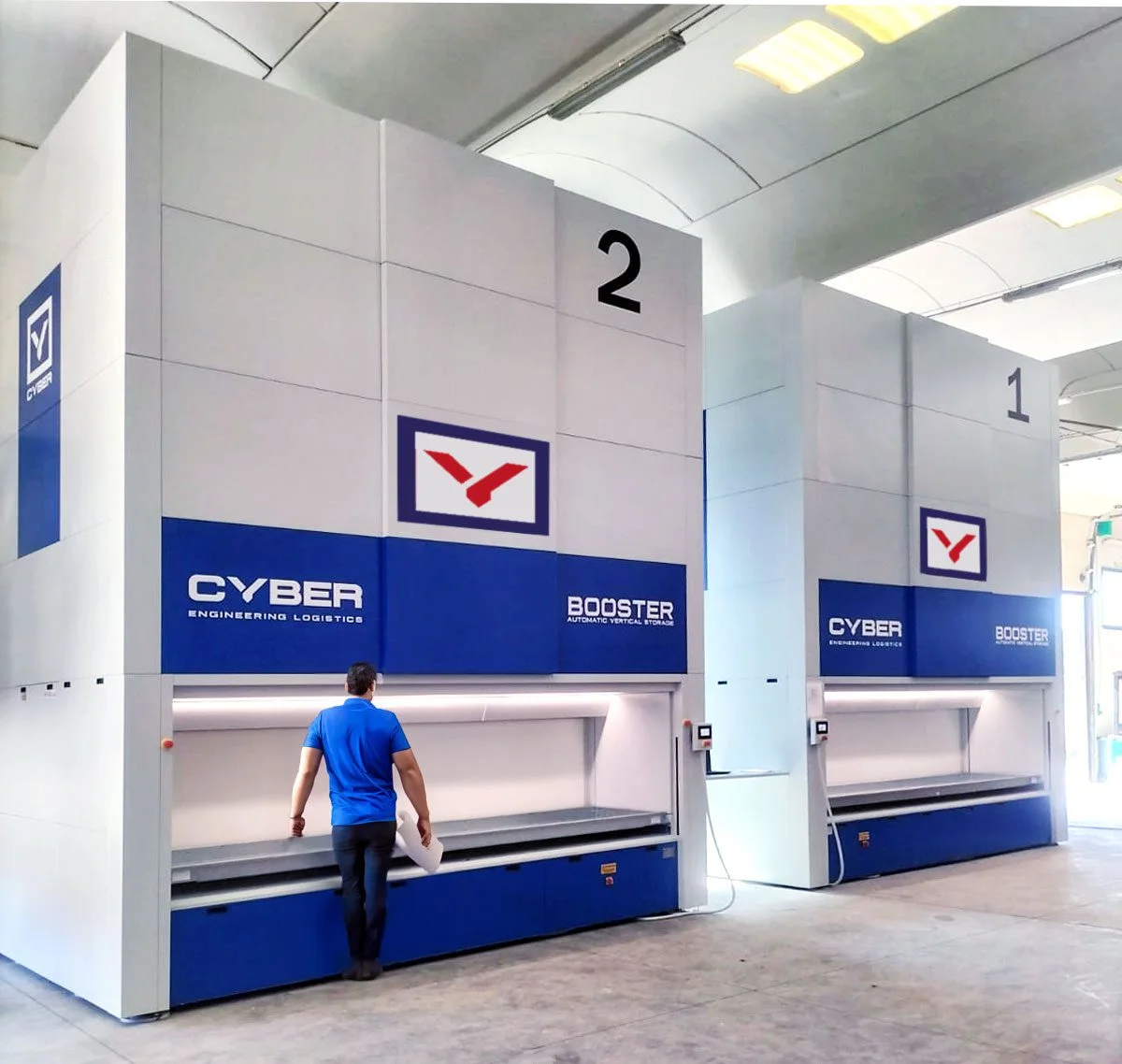 Cyber Booster Vertikalliftmodule im Produktionsbereich