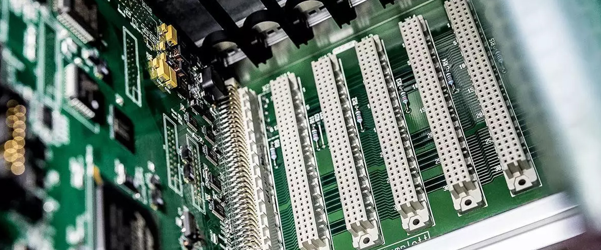 Harting Schnittstellen- und PCB-Steckverbinder: Leitfaden für Gerätedesign und Auswahl
