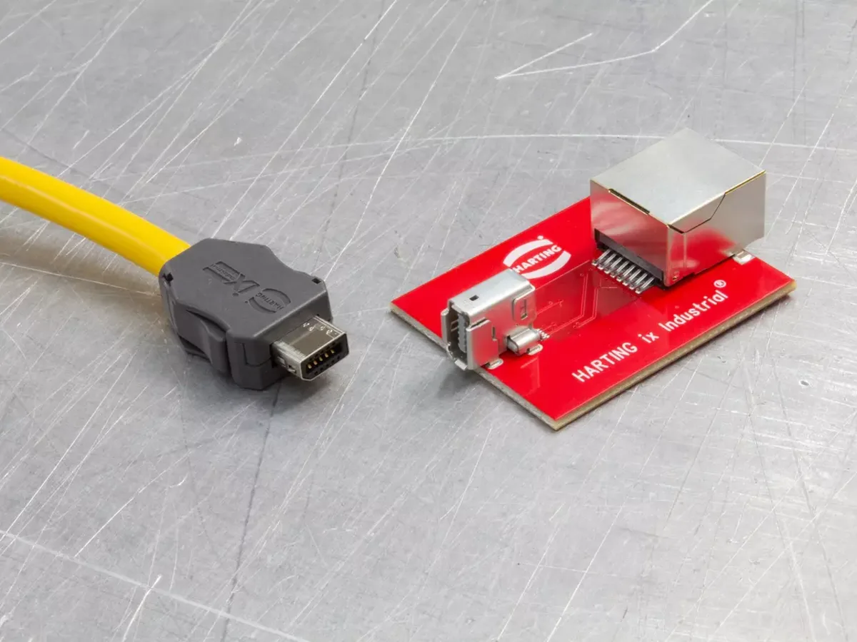 HARTING ix Industrial Stecker und Gerätebuchsen auf einer Leiterplatte