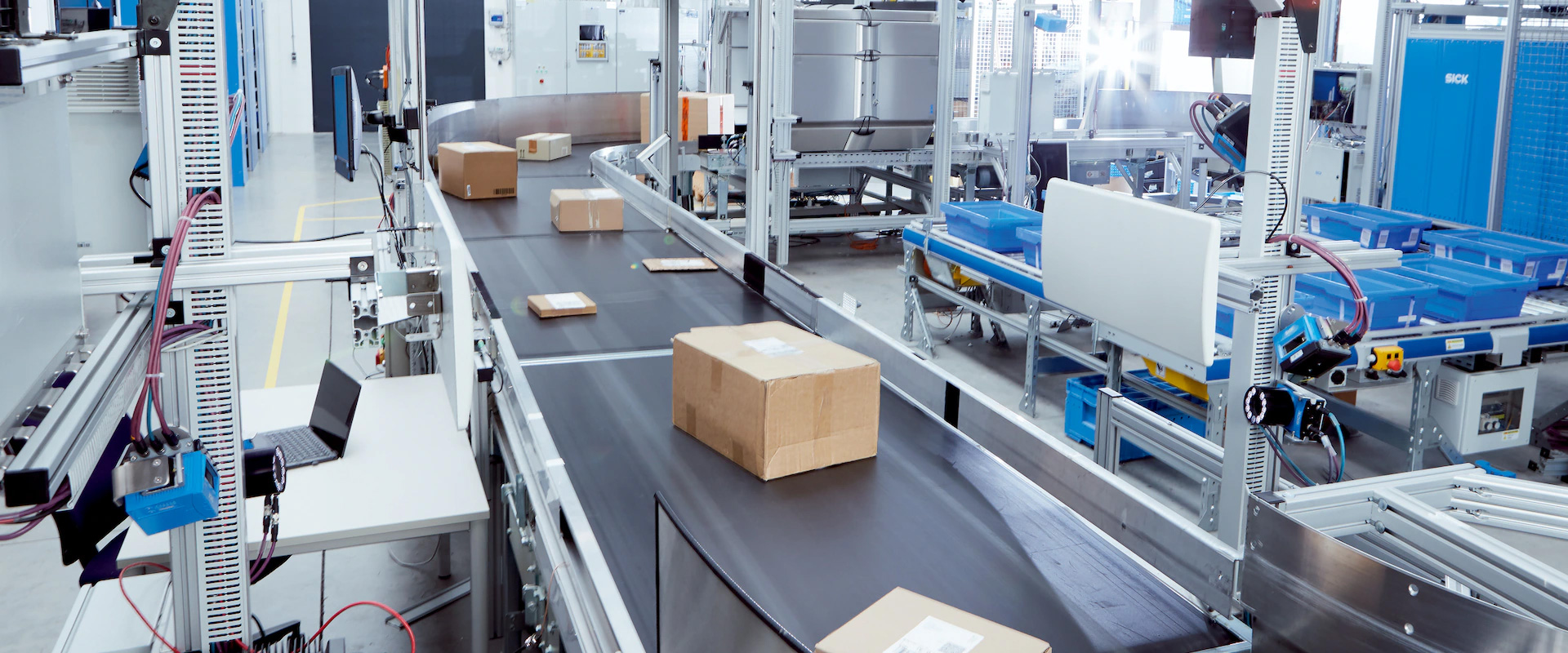 SICK-Lösungen zur automatischen Identifikation: Leitfaden zu Barcode, Kamera und RFID